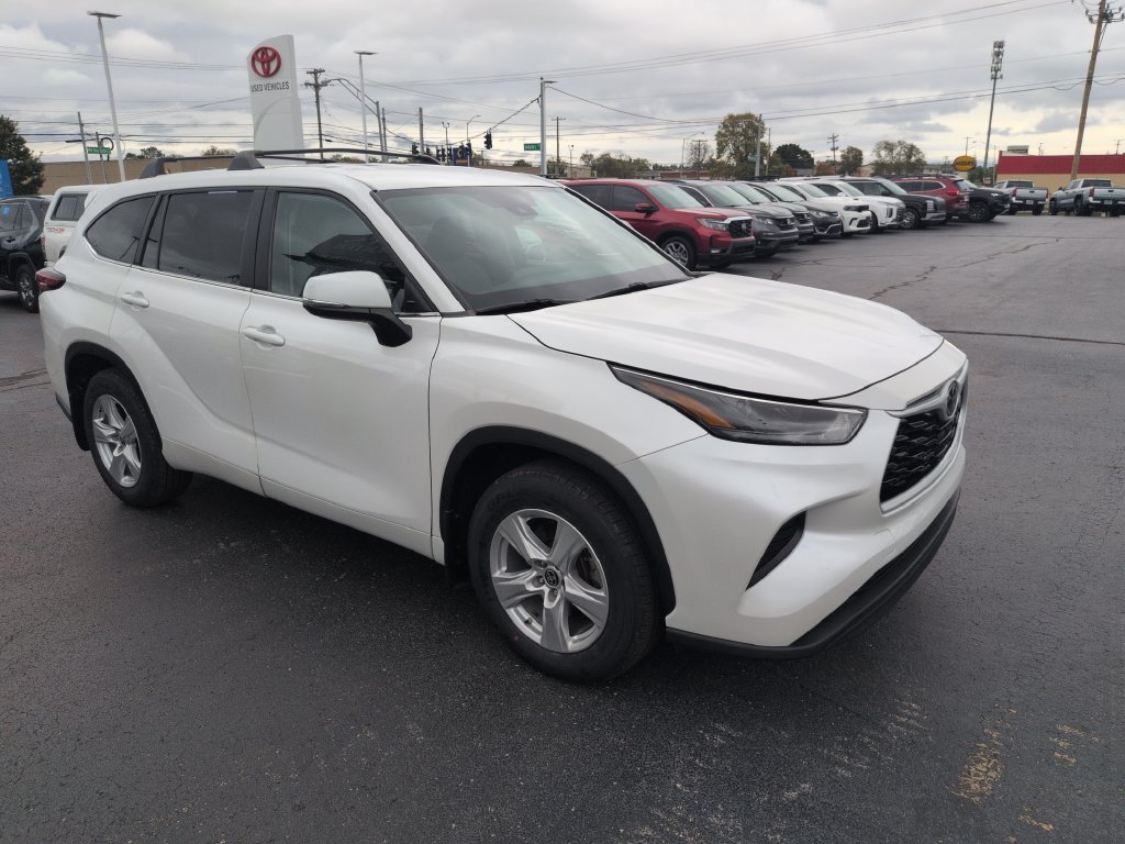 Used 2023 Toyota Highlander L FWD image 7