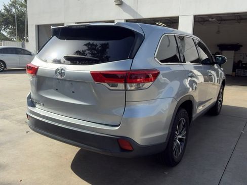 Used 2019 Toyota Highlander LE FWD image 10