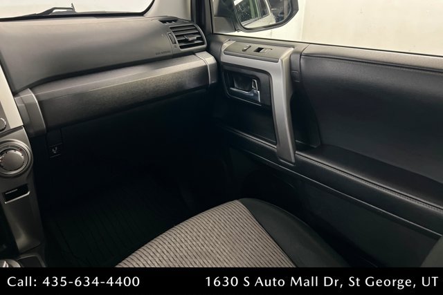 Used 2020 Toyota 4Runner SR5 AWD/4WD image 10