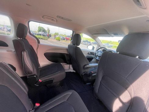 Used 2023 Chrysler Voyager LX FWD image 14