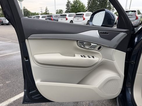 Used 2025 Volvo XC90 B5 Core w/ Protection Package Premier AWD/4WD image 7