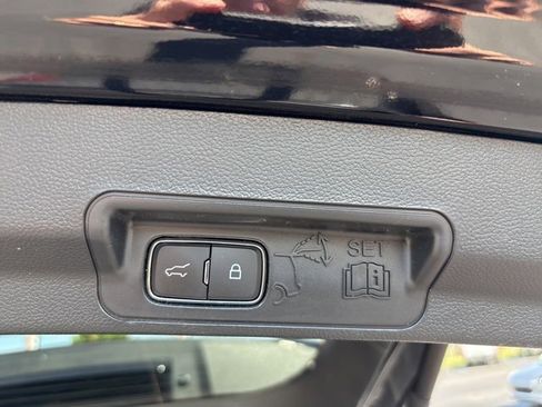 Used 2023 Ford Explorer XLT image 15