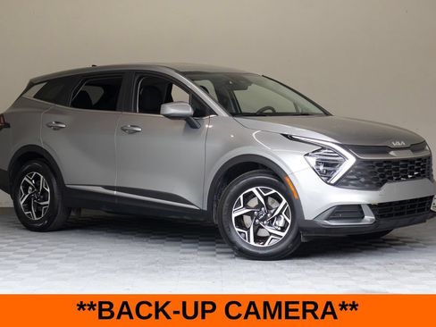 Used 2025 Kia Sportage LX FWD image 2