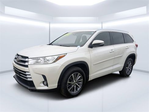 Used 2017 Toyota Highlander FWD V6 image 7