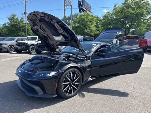 Used 2020 Aston Martin V8 Vantage Coupe RWD image 34