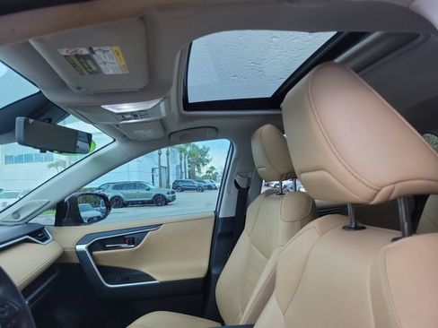 Used 2020 Toyota RAV4 Limited AWD/4WD image 19