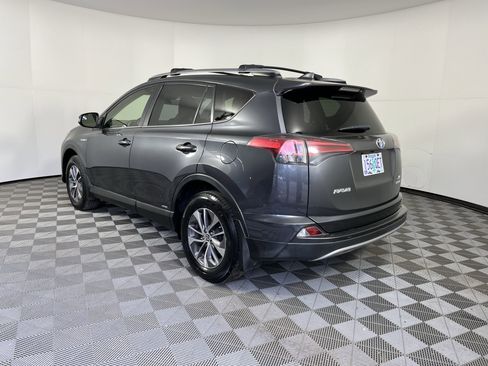 Used 2018 Toyota RAV4 XLE AWD/4WD image 3