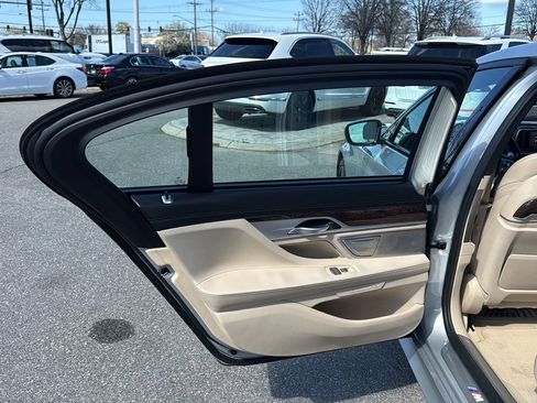 Used 2019 BMW 740i 740i Sedan 4D w/ Executive Package image 29