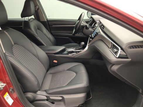 Used 2018 Toyota Camry SE w/ Moonroof Package image 21