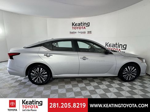 Used 2024 Nissan Altima 2.5 SV image 4