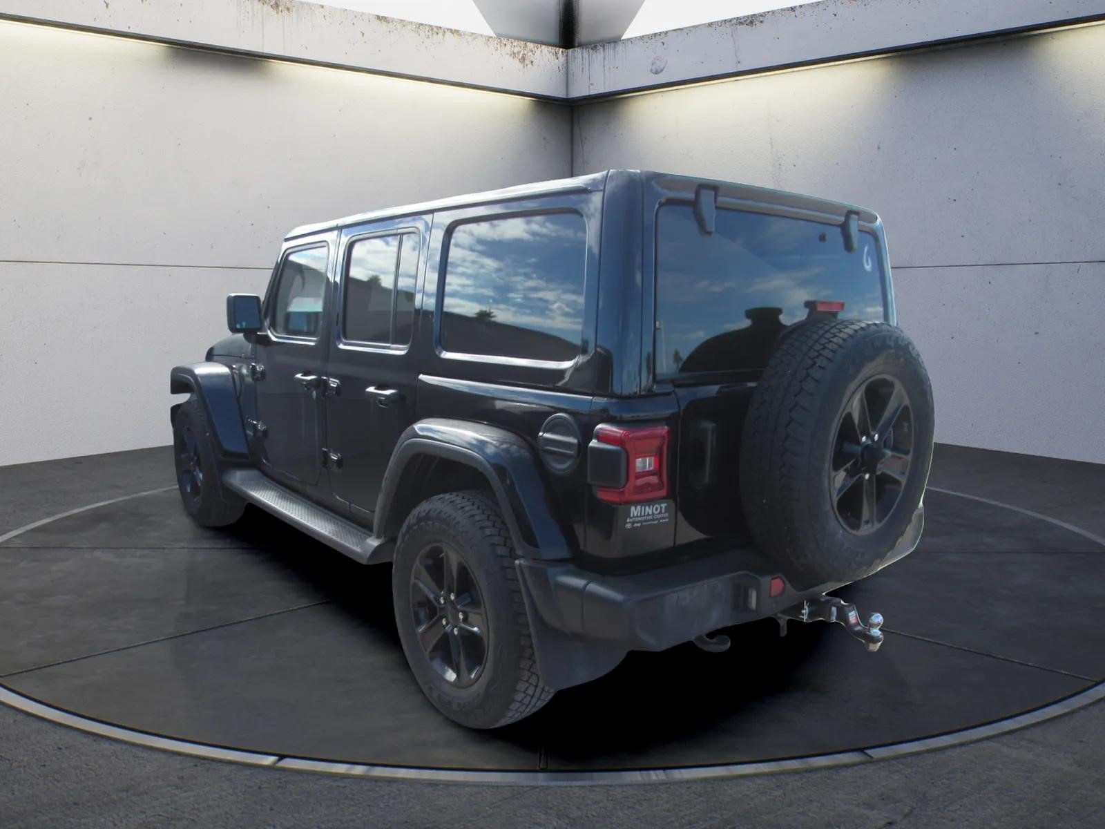 Used 2023 Jeep Wrangler Unlimited Sahara AWD/4WD image 4