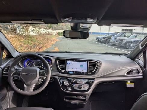 New 2026 Chrysler Pacifica Select FWD image 13