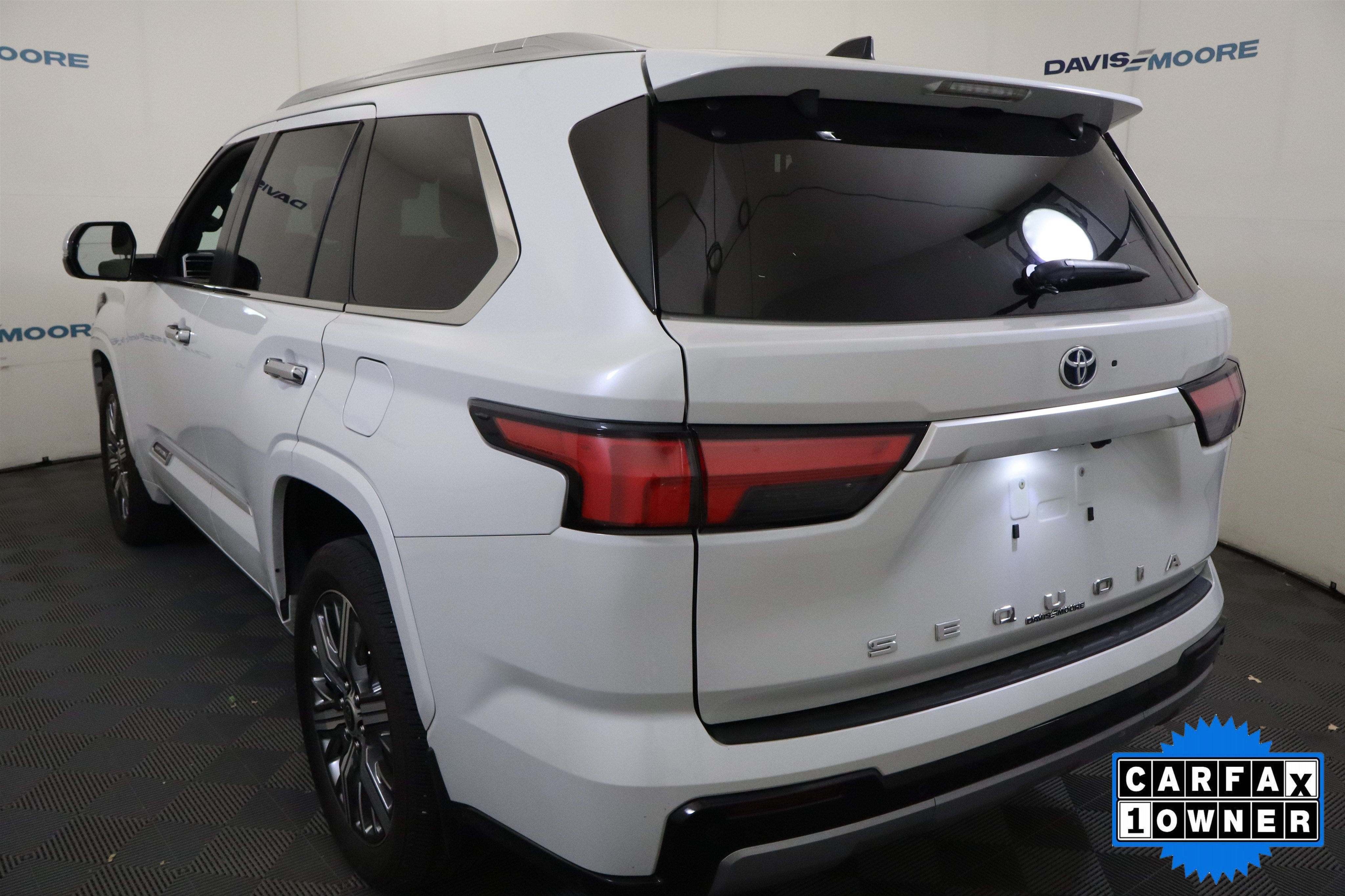 Used 2024 Toyota Sequoia Capstone AWD/4WD image 10