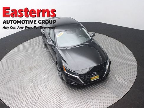 Used 2025 Nissan Altima 2.5 SV FWD image 3