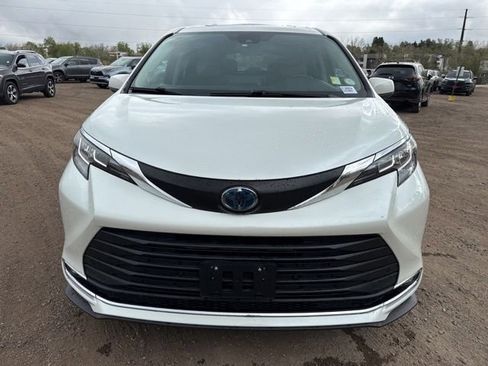 Used 2021 Toyota Sienna XLE w/ XLE Plus Package image 8