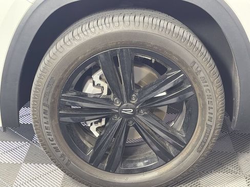 Used 2023 Volkswagen Atlas SEL R-Line AWD/4WD image 9