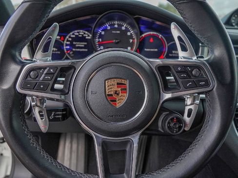 Used 2018 Porsche Panamera 4S image 11