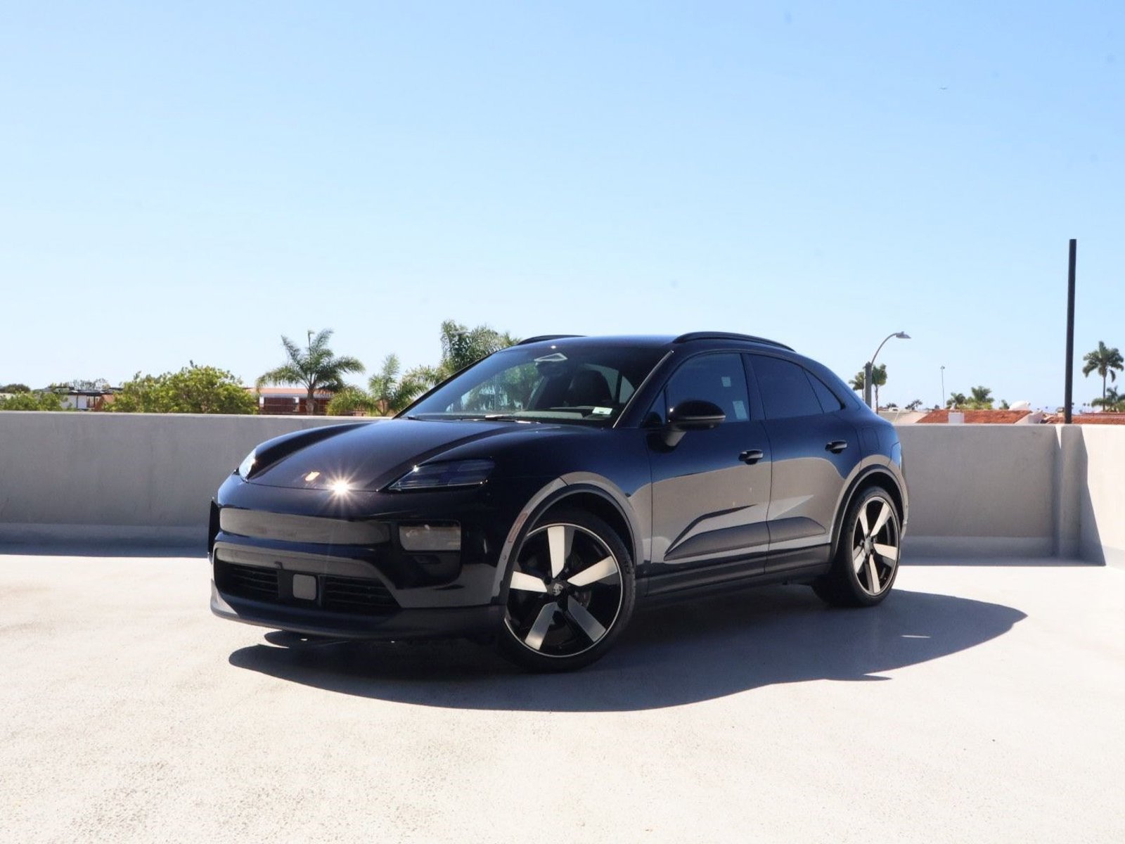 Certified 2024 Porsche Macan 4 Electric AWD/4WD image 1