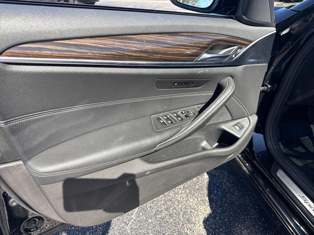 Used 2019 BMW 540i xDrive AWD/4WD image 21
