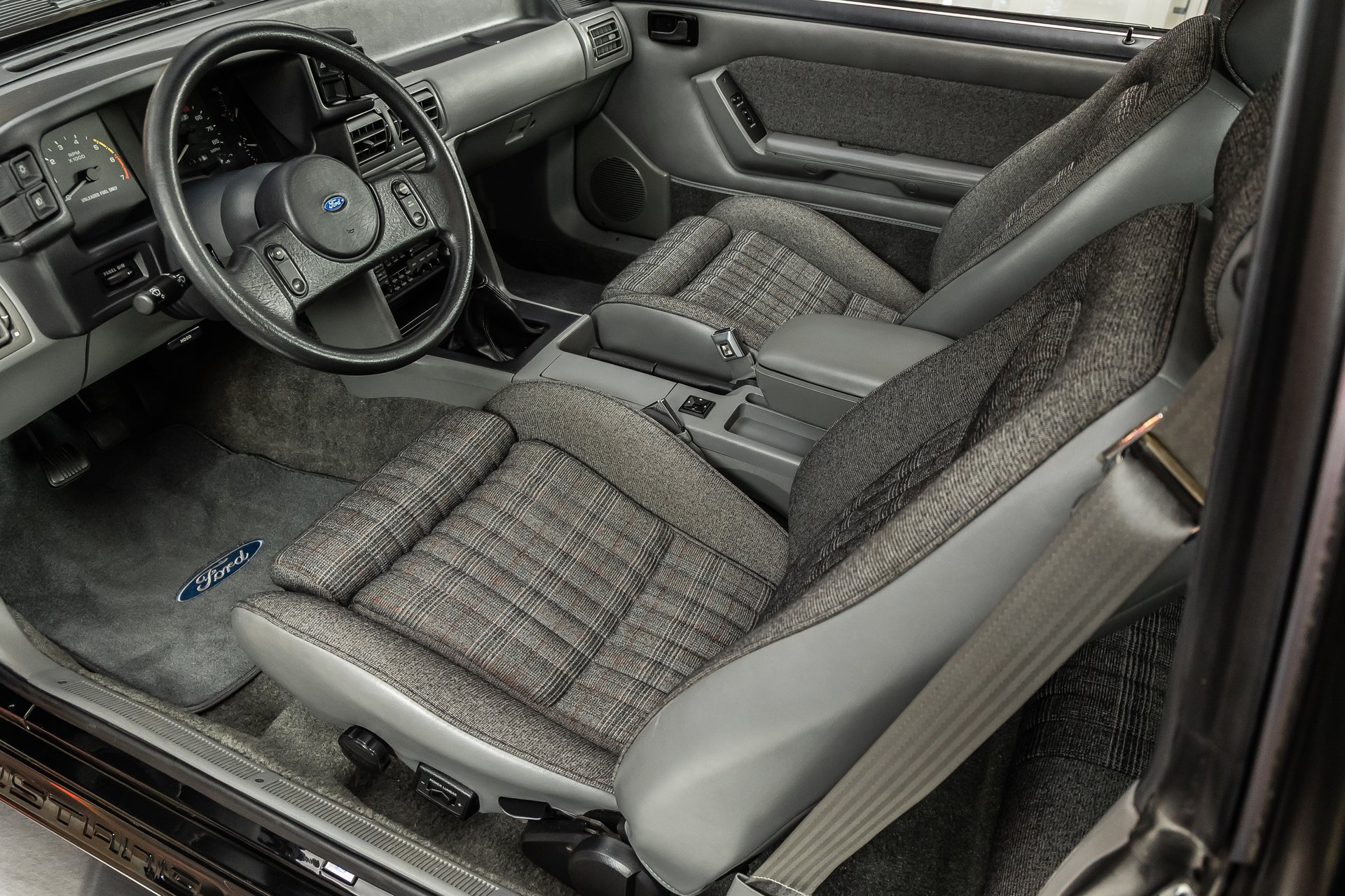 Used 1987 Ford Mustang GT RWD image 3