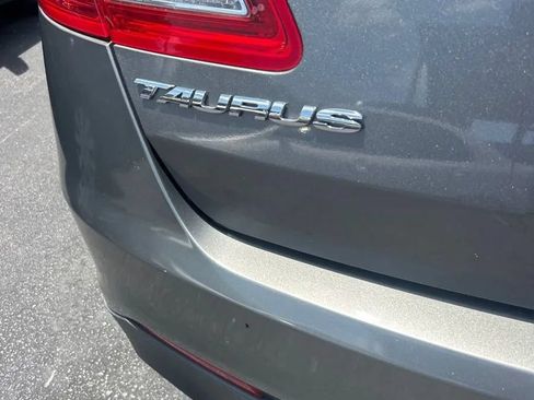 Used 2014 Ford Taurus SE FWD image 12