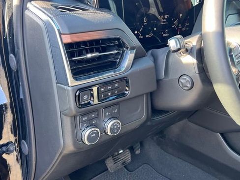 Used 2025 GMC Yukon Denali image 11