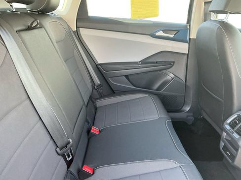 Used 2024 Volkswagen Taos SE FWD image 18