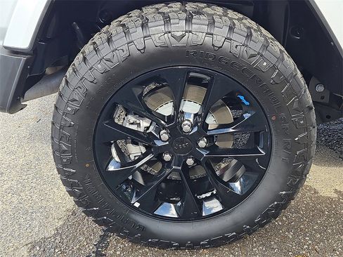 Used 2023 Jeep Wrangler Unlimited Sahara image 7