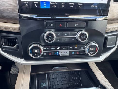 Used 2024 Ford Expedition Limited AWD/4WD image 27