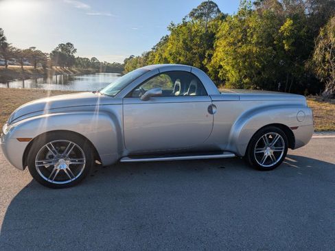 Used 2004 Chevrolet SSR w/ Preferred Equipment Group image 9