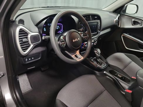 Used 2025 Kia Soul LX w/ LX Technology Package FWD image 16