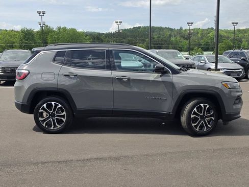 Used 2024 Jeep Compass Limited AWD/4WD image 2