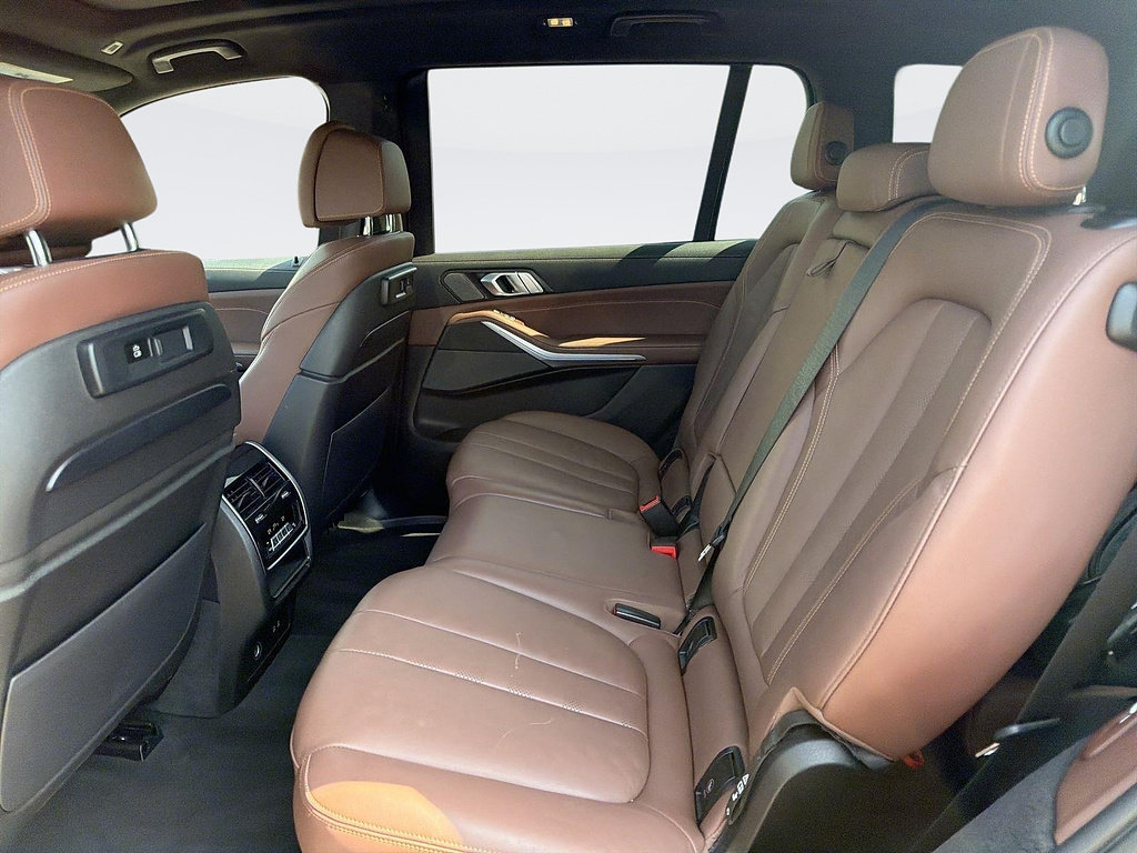 Used 2022 BMW X7 M50i AWD/4WD image 27