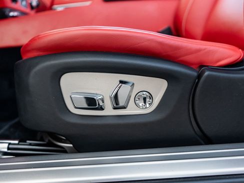 Used 2018 Rolls-Royce Dawn RWD image 28
