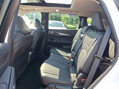 Certified 2026 INFINITI QX60 Luxe w/ Cargo Package AWD/4WD image 11