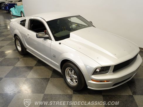 Used 2006 Ford Mustang GT RWD image 37