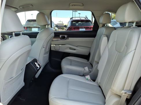 Used 2023 Kia Sorento EX image 16