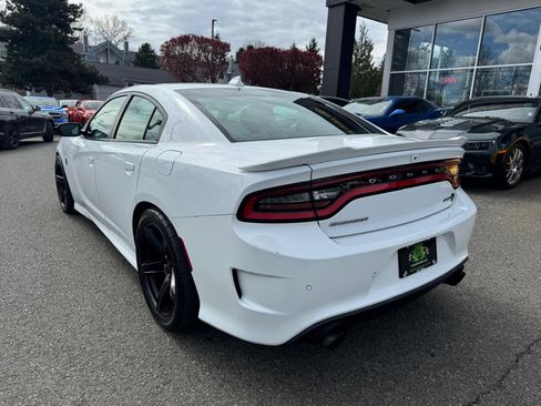Used 2019 Dodge Charger SRT Hellcat w/ Navigation & Travel Group RWD image 3