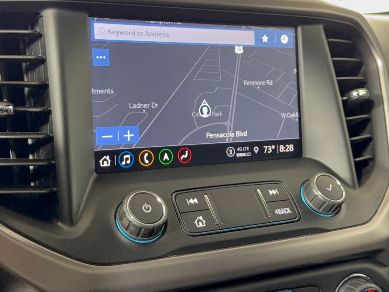 Used 2022 GMC Acadia AT4 w/ Technology Package AWD/4WD image 23