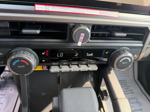 Used 2026 Jeep Wrangler Unlimited Sahara AWD/4WD image 25