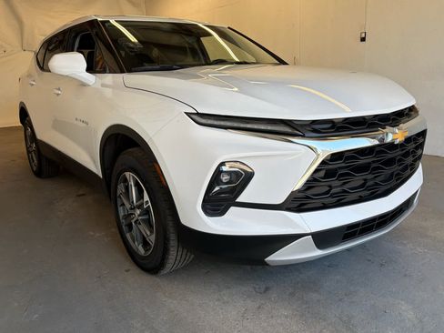 Used 2025 Chevrolet Blazer LT FWD image 4