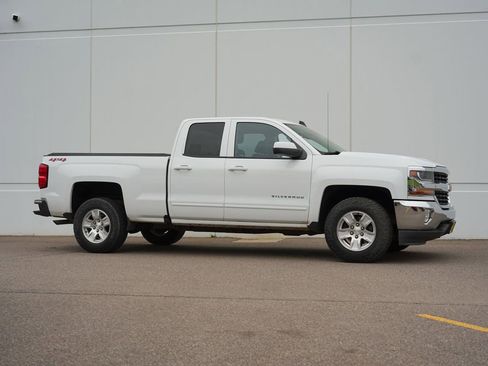 Used 2018 Chevrolet Silverado 1500 LT w/ All Star Edition AWD/4WD image 2