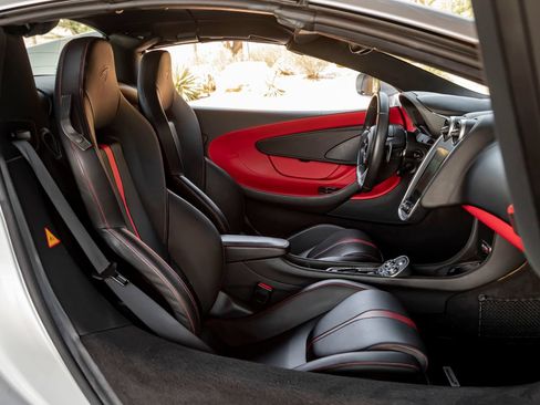 Used 2019 McLaren 570S Spider RWD image 24