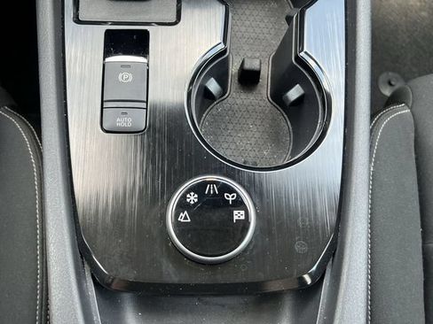 Used 2024 Nissan Rogue S AWD/4WD image 23