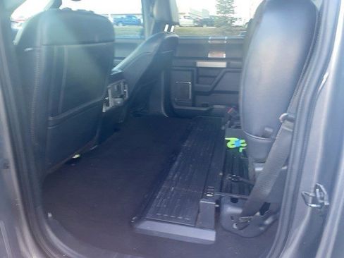 Used 2022 Ford F250 Lariat w/ Black Appearance Package image 12