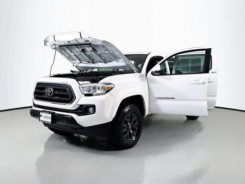 Used 2020 Toyota Tacoma SR5 RWD image 12