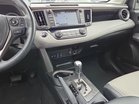 Used 2018 Toyota RAV4 Platinum AWD/4WD image 24