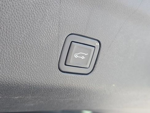Used 2023 Chevrolet Tahoe Premier RWD image 12