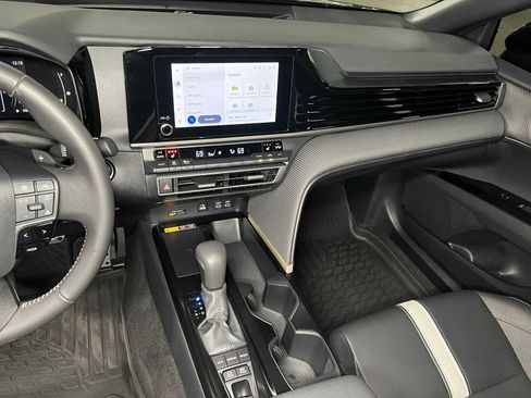 Used 2025 Toyota Camry SE w/ Convenience Package AWD/4WD image 30