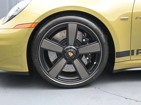 Certified 2026 Porsche 911 GTS RWD image 14